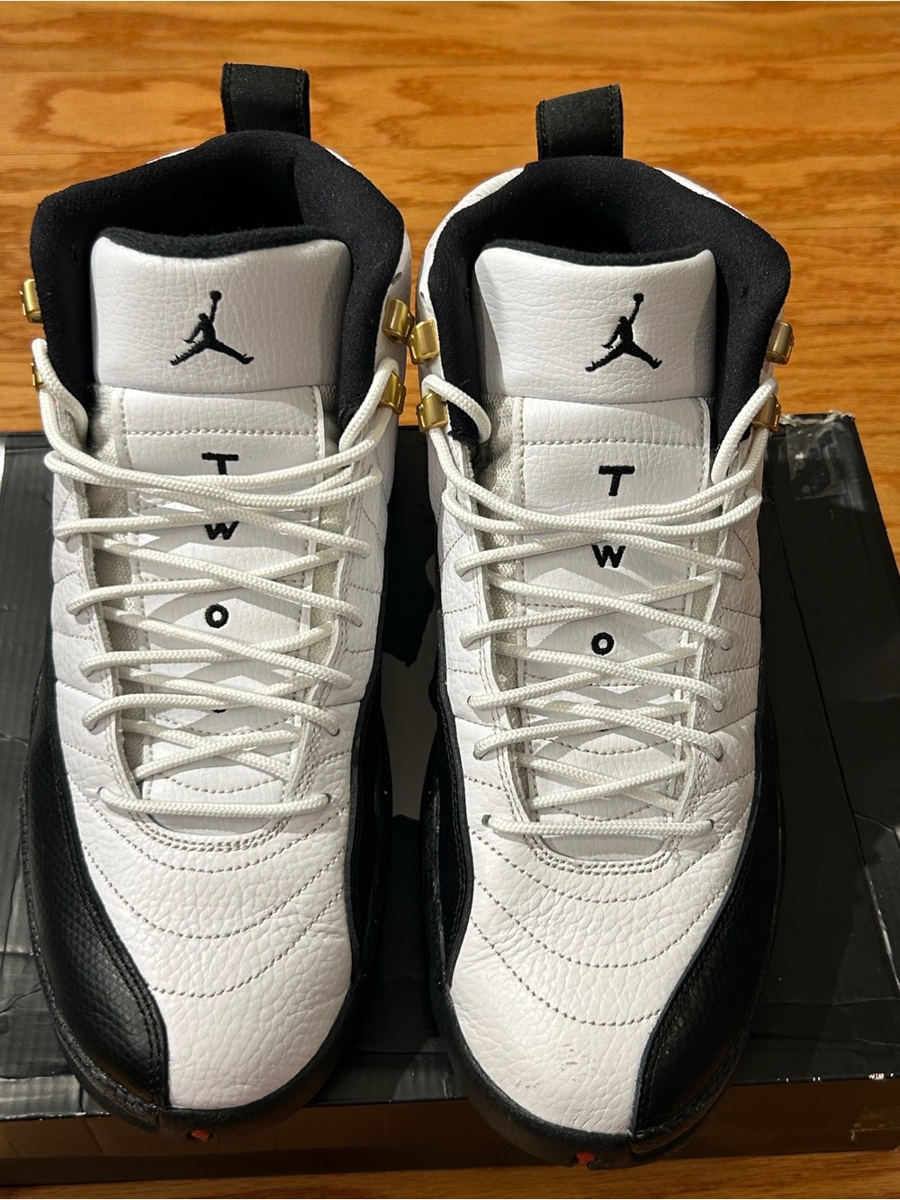 Air Jordan retro 12 taxi size 9.5
